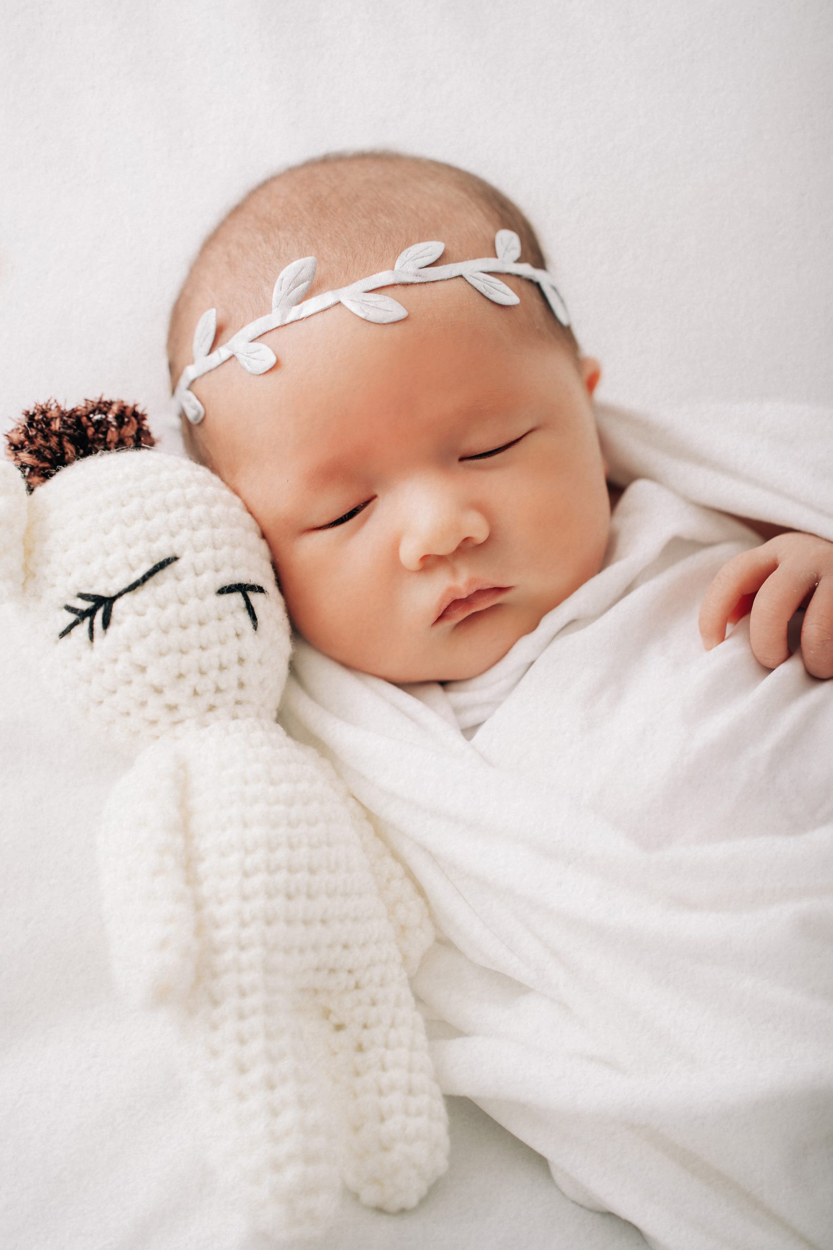 khoai-newborn-photography-white-studio